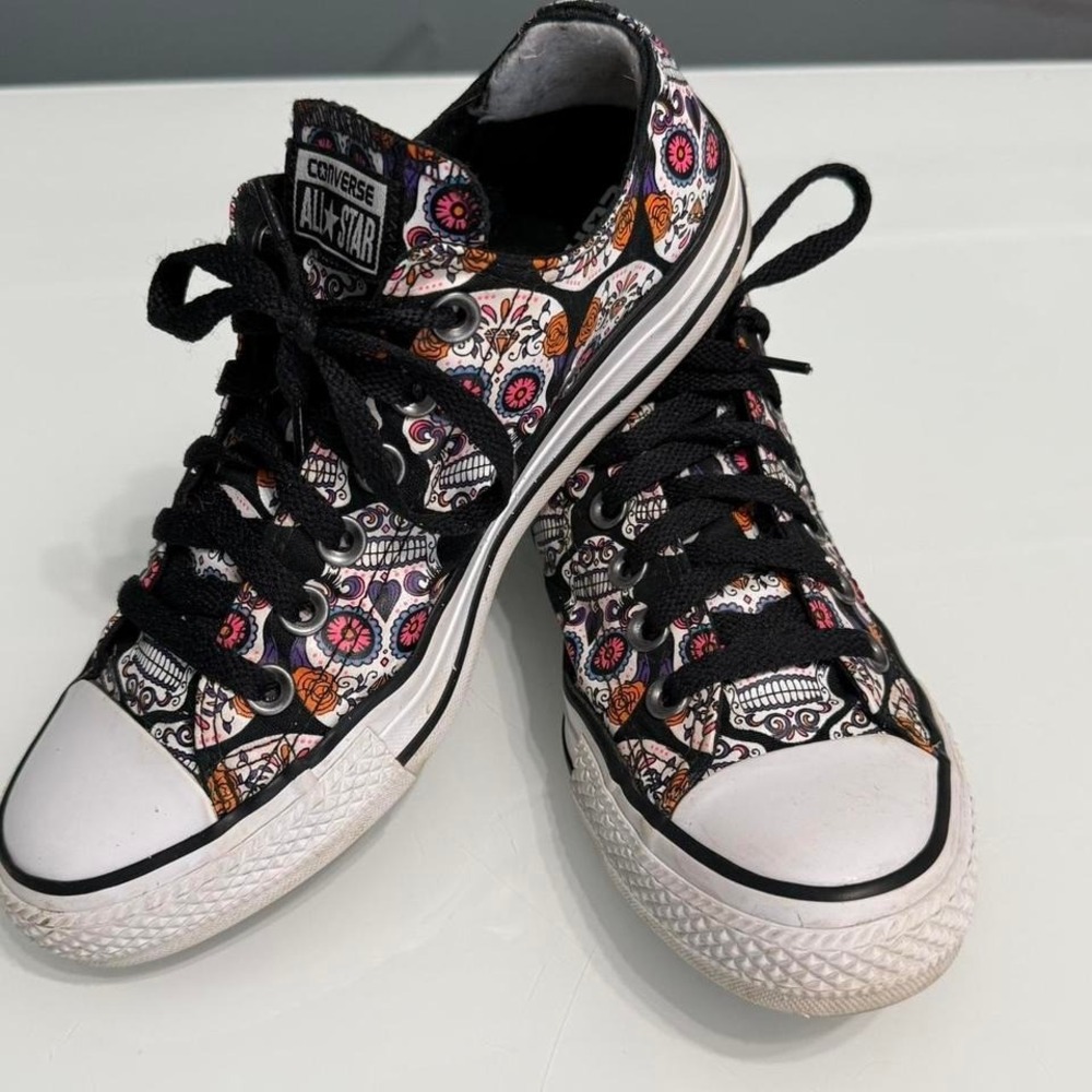 Converse Chuck Taylor Low "Sugar Skull" Print – Women's 7 / Men's 5‎